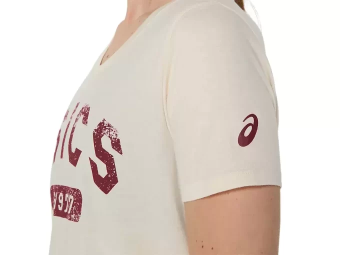 CAMISETA DE MANGA CORTA PARA MUJER EST. 1977 CON CUELLO EN V