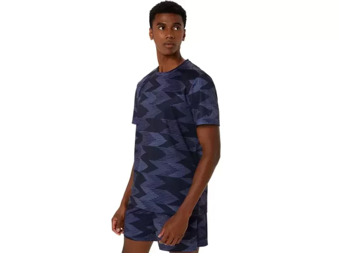 TOP DE MANGA CORTA CON ESTAMPADO COMPLETO DE TEMPORADA